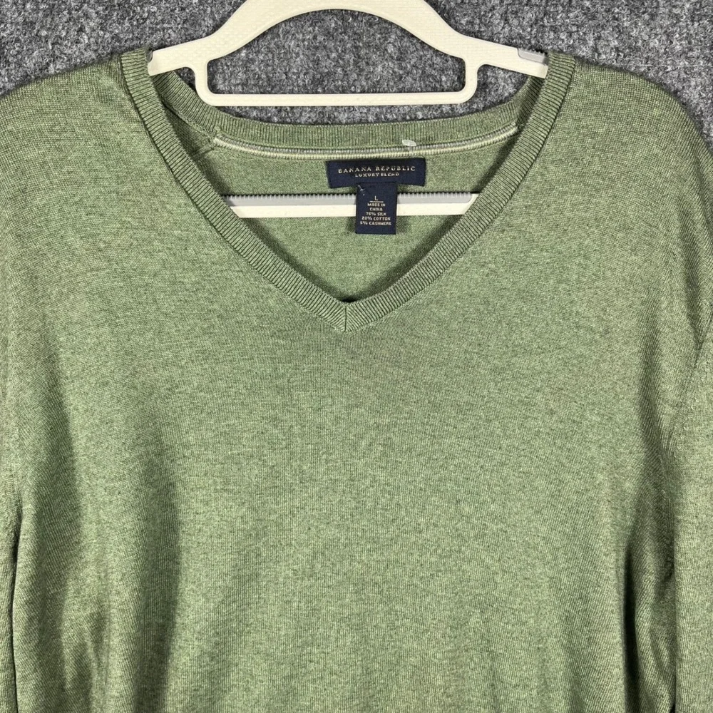 Banana Republic V-Neck Sweater Mens L Green Silk Cashmere Luxury Blend NWOT